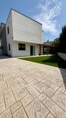 Casa bifamiliare  Carrer manuel berges. Casa pareada exclusiva