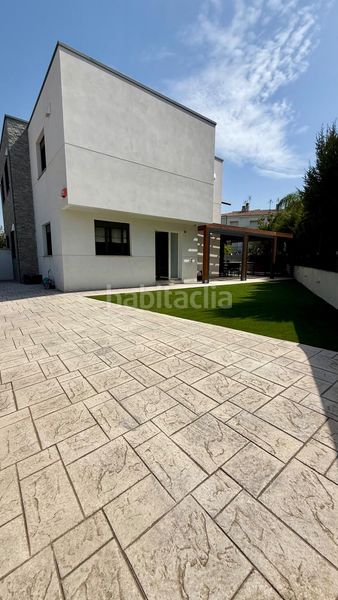 Foto c001ba40-35c5-4221-9329-3e1198d9693b. Casa aparellada amb calefacció piscina a Altafulla