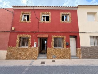 Maison  Cervantes 10. Casa en planta baja totalmente reformada en el centro de lorquí