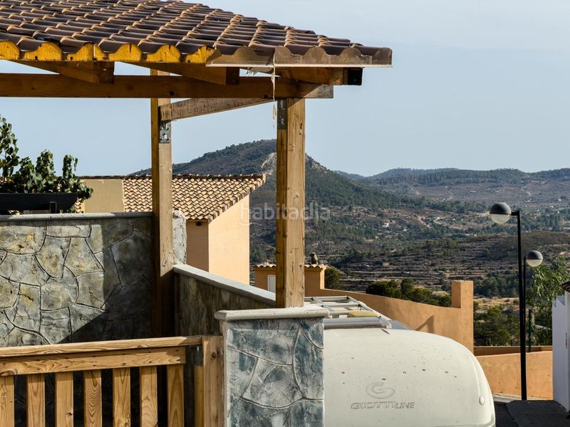 Foto 2dc28a3c-fa8d-4028-bd4f-e11b54ec987a. Xalet amb aparcament piscina a Relleu