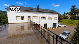 Flat in Cervo. Amplio apartamento con gran terraza, garaje y finca privada junt
