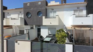 Casa adossada a Calle santa matilde 23. Casa adosada unifamiliar con piscina en santiago de la ribera