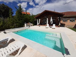 Chalet en Navalafuente. Chalet urbano independiente en navalafuente