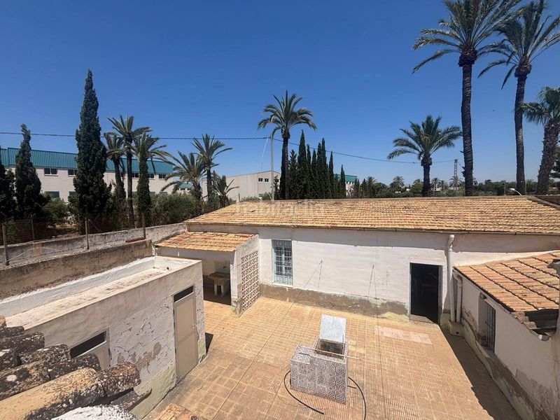 Foto b01c63a5-66aa-48c7-b8fa-65cef51b430c. Casa amb aparcament a La Portalada Elche / Elx