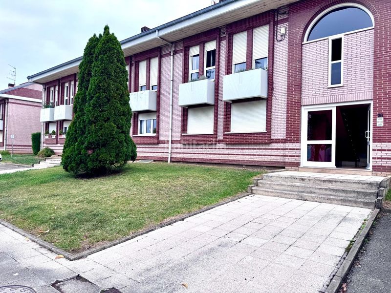 Foto de0a52f9-eb3f-48b4-853b-c3bb0e0b1fdb. Dúplex amb calefacció aparcament a Reocín