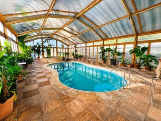 Masía en Benatae. Complejo rústico de 4 casas con piscina climatizada
