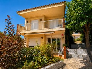 Maison jumelée à Calle els pins del cintet 9. Cala crancs  chalet adosado a 1 minuto del mar