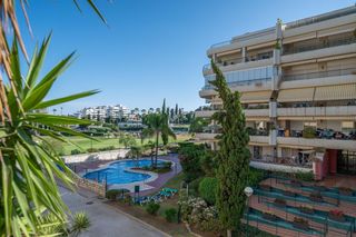 Apartament  Calle 18 ur guadalmina alta). Apartamento de 3 dormitorios con dos grandes terrazas y vistas a