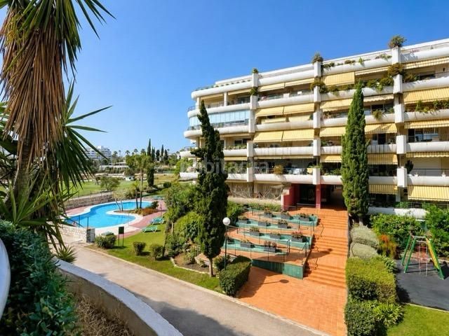 Foto 3d094a56-9a6c-4675-86b7-41d78727fd10. Apartament amb calefacció aparcament piscina a Guadalmina Alta Marbella