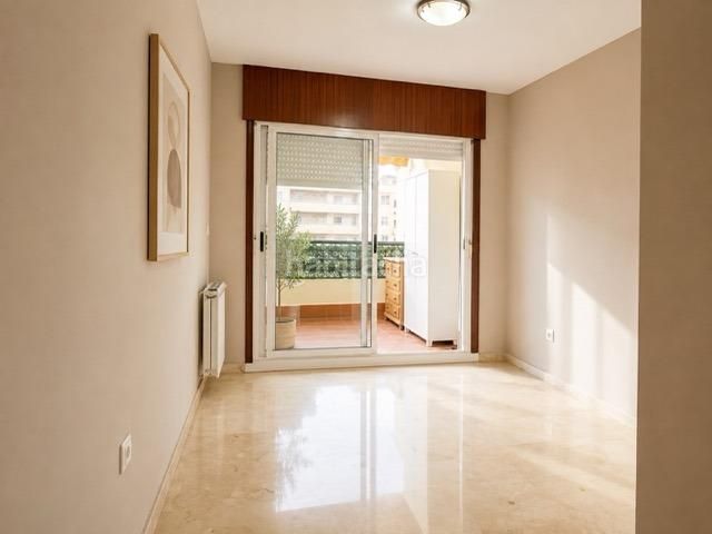 Foto 4b87a494-d24d-4ff6-a6b6-49f26cd39fbd. Apartament amb calefacció aparcament piscina a Guadalmina Alta Marbella
