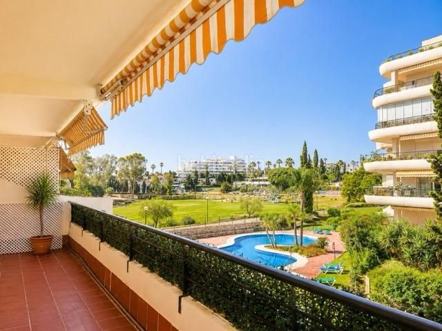 Foto 98f2374f-4d60-4be4-b688-80d52cc0b683. Apartament amb calefacció aparcament piscina a Guadalmina Alta Marbella