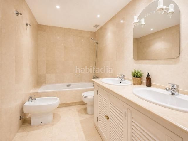 Foto e6a52789-76f1-4084-9a49-f84b75a391f3. Apartament amb calefacció aparcament piscina a Guadalmina Alta Marbella