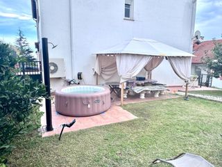 Erdgeschoss  Barrio san camilo. Fantástica vivienda en planta baja con 350 m2 de jardín privado