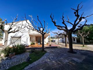 Chalet en Valls. Chalet con piscina