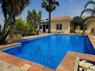 Chalet in Coín. Coín se vende magnífica casa con 4 dormitorios y 10.000m2 de ter
