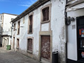 Gebäude  Calle de melitón cortiñas. Edificio completo con gran potencial residencial en el centro hi
