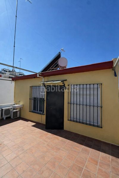Foto bc1236e4-0d32-41f0-a9ee-0e5f3452b7b0. Casa adossada amb aparcament a Ciudad Jardín Sevilla