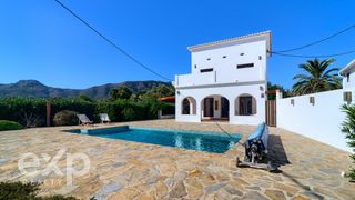Chalet  Les senies. Casa mediterránea con carácter propio en murla
