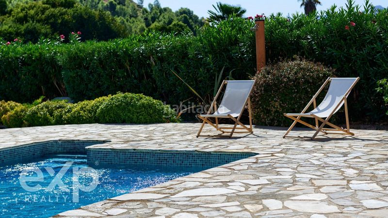 Foto c3805458-e929-4d01-85de-8b8bf69cb4f0. Xalet amb aparcament piscina a Parcent