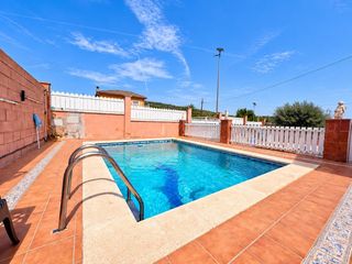 Casa a Mas Borràs-Coto del Rey. Casa independiente con piscina y 681 m2 de parcela en mas borràs