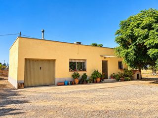 Chalet  Polígono vilagrasa. Chalet con 14.269 m2 de terreno a solo 5 minutos de cambrils