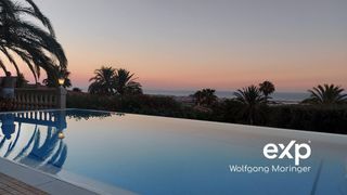 Chalet in Llorer 7. Villa de lujo con vistas panorámicas al mediterráneo