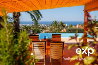 Chalet en Llorer 7. Villa de lujo con vistas panorámicas al mediterráneo