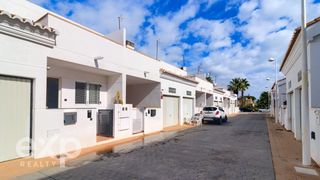 Reihenhaus  Genoves. Chalet adosado a 200 metros de la playa de almardà  entrar, inst