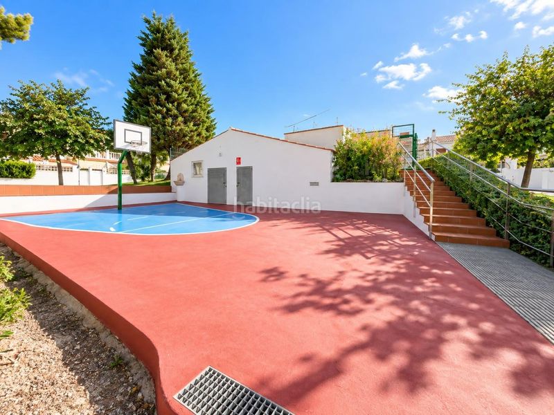 Foto 718aa904-eb9c-4d8c-9f8c-9026a9ea1b88. Casa adossada amb calefacció aparcament piscina a Vendrell (El)