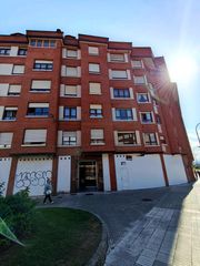 Pis a Calle carlos casanueva varas 22. Piso exterior de 2 habitaciones con garaje y trastero en la flor