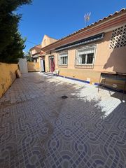 Casa pareada en BABOR - URRUTIAS 8