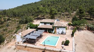 Casale  Poligono 4. Finca singular de 220 hectareas en alicante onil. la capona