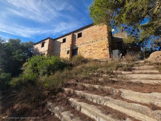 Finca rústica a Grau - Quintanes. Finca rústica de 7,36 hectáreas con construcciones agrícolas en