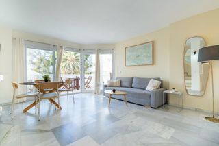 Duplex in Calle de los pinos 30. Luminoso dúplex con licencia turística, tres terrazas, vistas ab