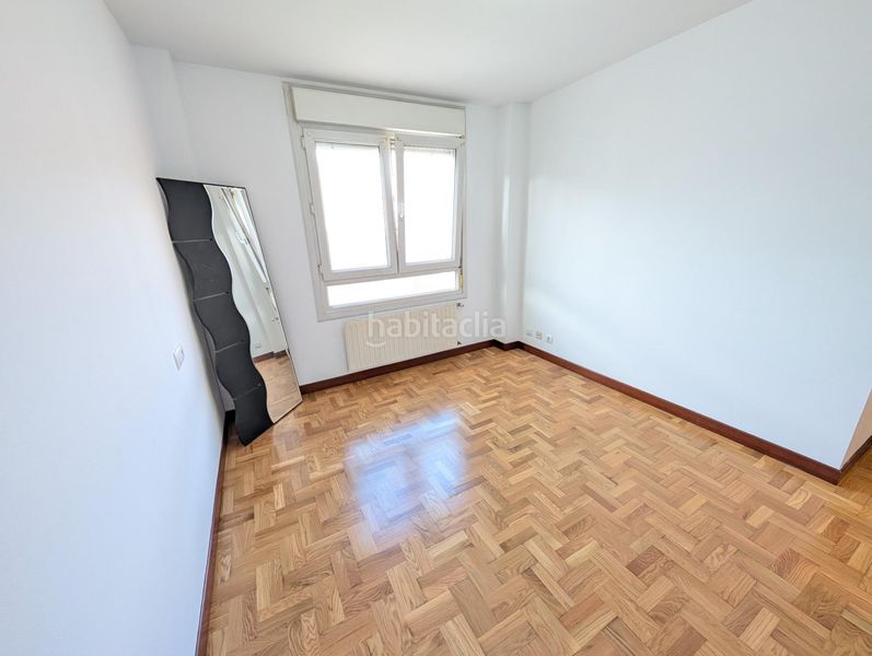 Foto f54ba44e-34a9-4bd2-9773-4f55b74e1d4d. Etagenwohnung in calle ignacio herrero garralda 13 in Oviedo