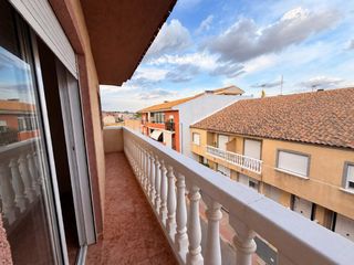 Flat in Calle calle juan de garay 1. Muy buena ubicación para un piso amplio y luminoso en ceutí murc
