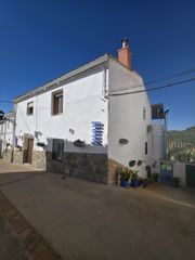 Xalet  Calle naranjos. Casa turística con 400 olivos en producción, piscina y garaje  b