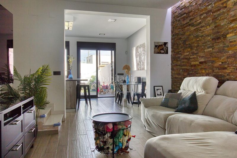 Foto bf9f02b3-dd3d-4279-aba0-ff186d12c193. Casa vivienda reformada con gran eficiencia energética en la rinconada en Rinconada (La)
