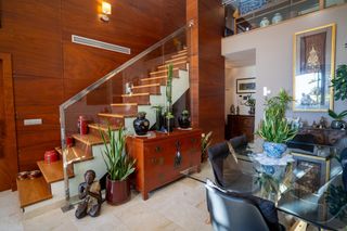 Chalet in El Paraíso. Casa adosada de 362 m2 con vistas panorámicas al mar en los jara