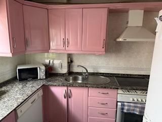 Flat in Calle valencia 4. Piso bajo en venta en chiclana de la frontera