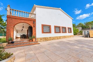 Casa  Catalunya. Dos parcelas, naturaleza, amplitud y un sinfín de posibilidades