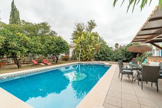 Chalet in Manzanilla. Finca de 4.500 m2 con piscina, 4 dormitorios y vivienda en una s