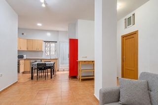 Ground floor in El Grau. Bajo con distribución de vivienda y patio en grau de valencia