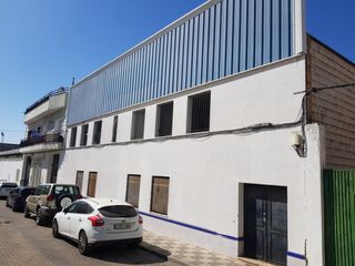 Rent Industrial building in Puebla del río 3. Magnífica nave con 710 m² en el centro de bormujos