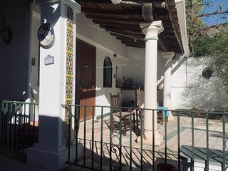 Casa en El Velerín. Casa de campo con terreno en la alberdina estepona