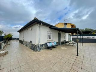 Chalet en Abrera. Casa en venta en can vilalba, abrera barcelona