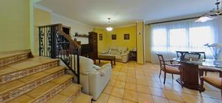 Maison à Centro. Vivienda unifamiliar con terraza, buhardilla, local en planta ba