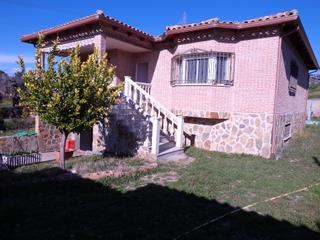 Xalet a Méntrida. Chalet individual en urbanización tranquila con vistas panorámic