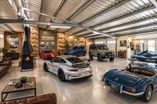 Chalet in Cardedeu. Private estate countryside near barcelona  car gallery, guest ho