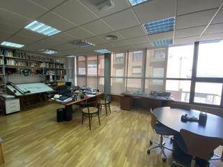 Pis  Calle rafael guillen. Oficina con opción vivienda